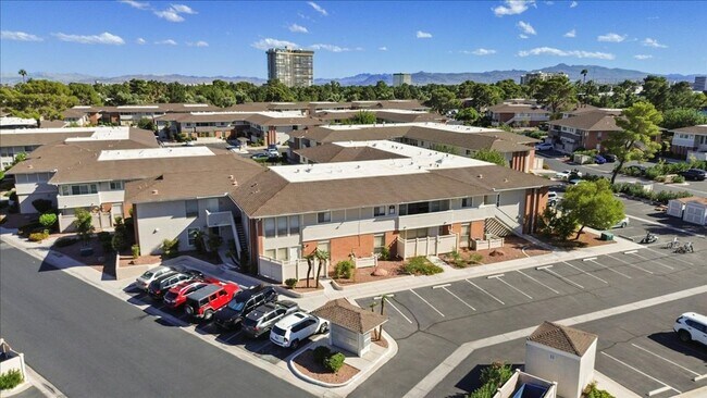 Building Photo - 669 Oakmont Ave