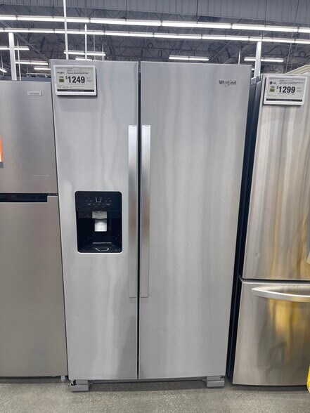 Building Photo - 10790 Rose Ave