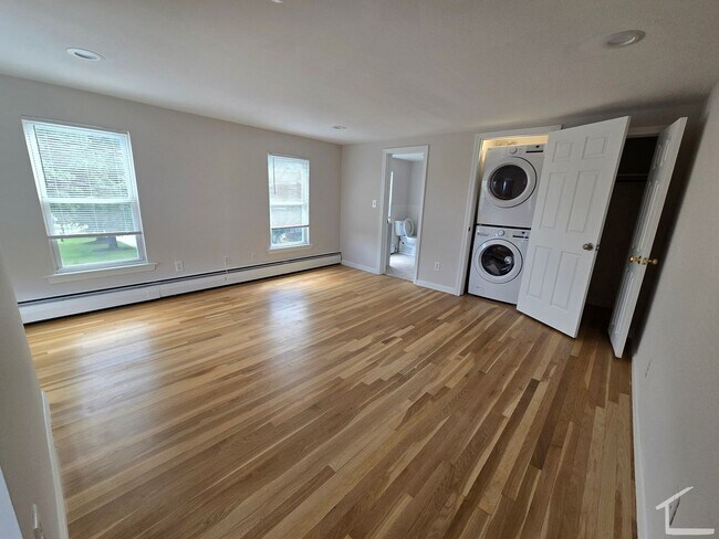 Building Photo - 3bed 2bath in Watertown