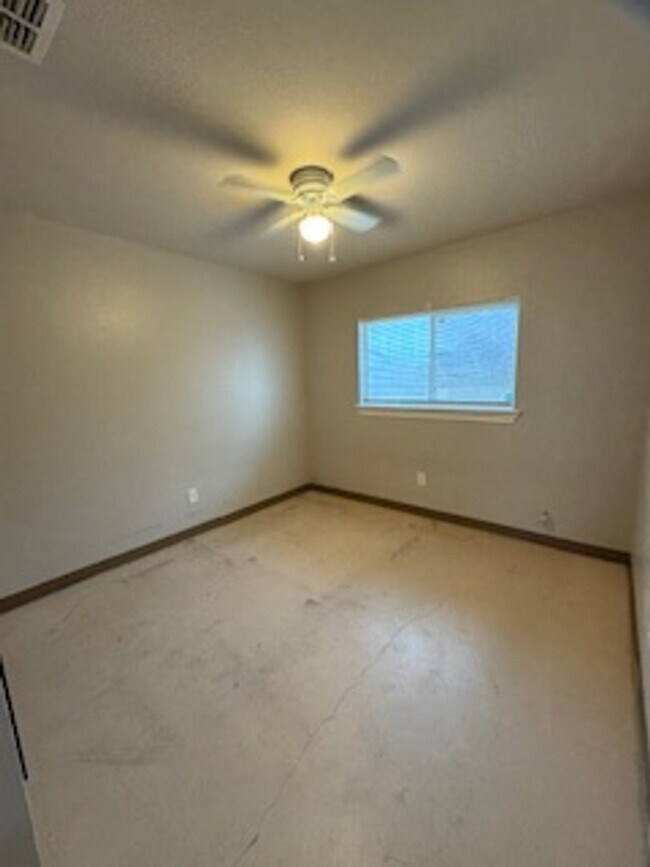 Building Photo - 2851 Highland Ave