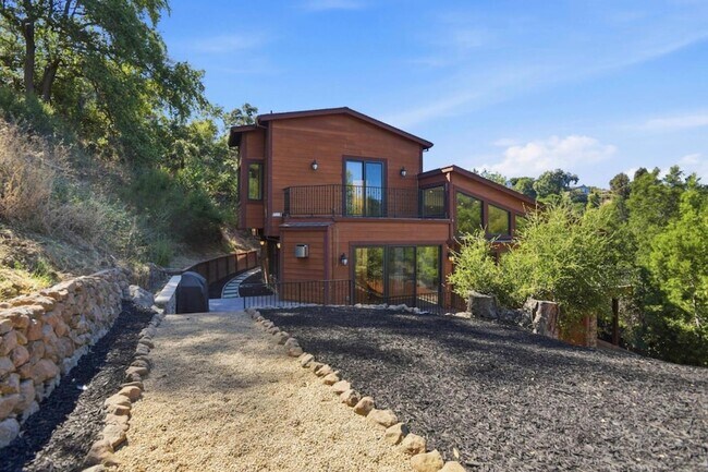 Building Photo - 3911 Pepper Tree Ct