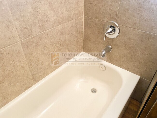 Building Photo - Beautiful 3 Bed, 2 Bath with Pool!! NO HOA!!! (Available on 05/01/26)