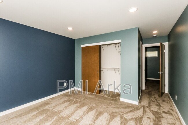 Building Photo - 1919F 25th Ave S