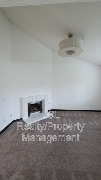 Building Photo - 1077 Santo Antonio Dr