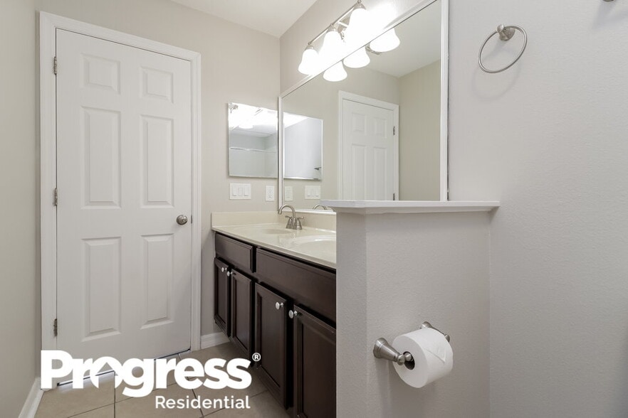 Building Photo - 4494 Maidenhair Cove