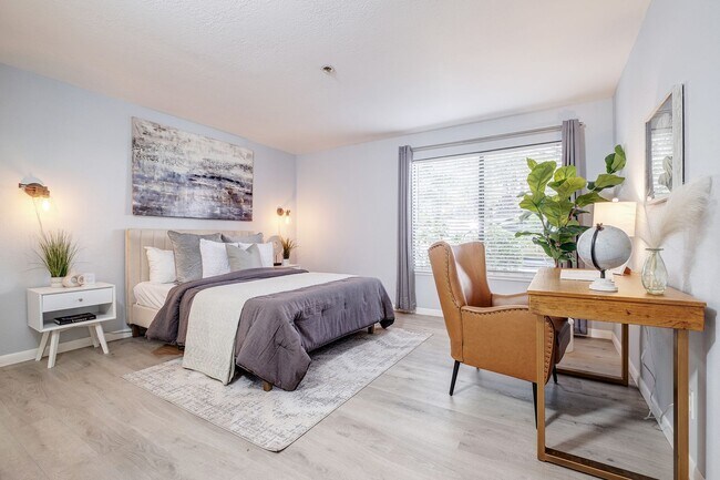 Building Photo - Advent - Low Deposit W/ Laundry & Parking!