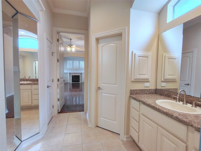 Building Photo - 5606 Grandwood Ln