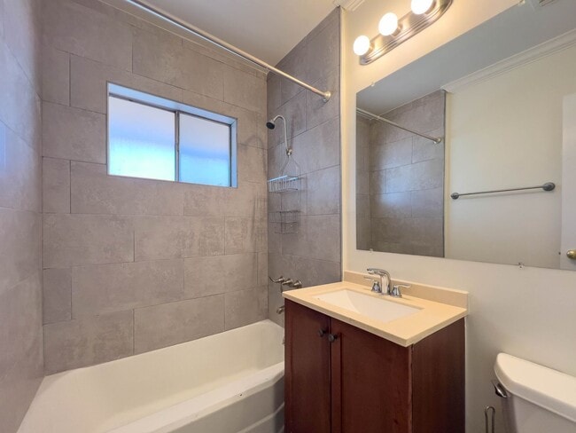 Building Photo - Spacious 3BR Home near Lake Balboa!