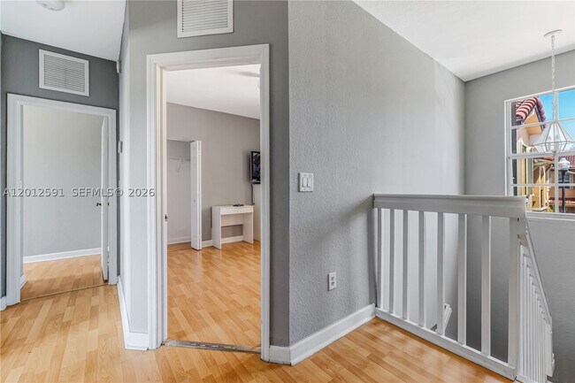 Building Photo - 3375 NE 15th Dr