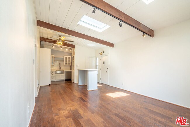 Building Photo - 12014 Kling St
