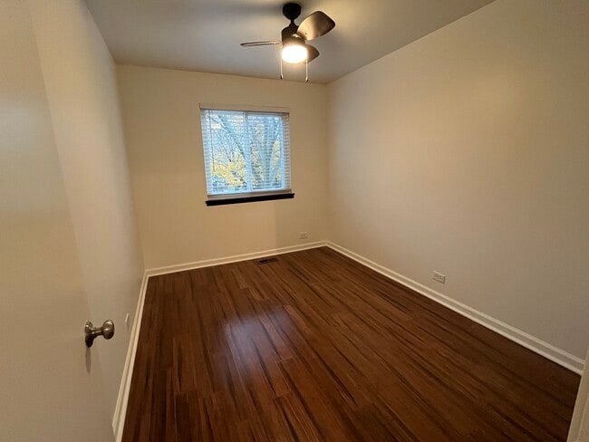 Building Photo - 1451 Cove Dr