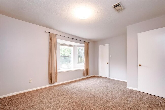 Building Photo - 12654 Pine Bush Dr