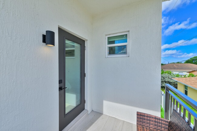 Building Photo - 460 NW 27th Ave