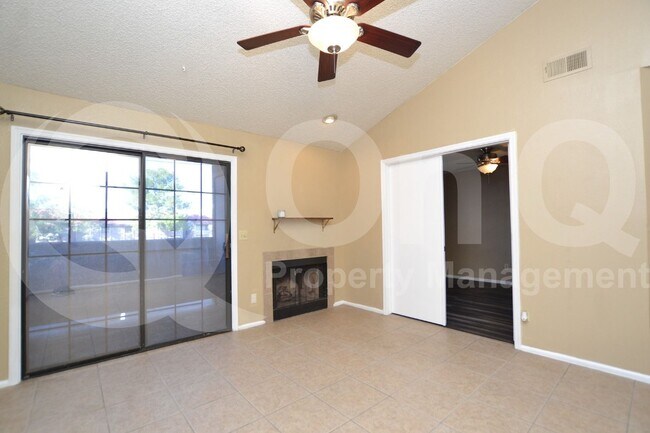 Building Photo - 533 W Guadalupe Rd