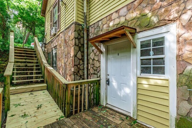 Building Photo - 518 E Manning St