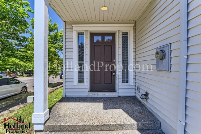 Building Photo - Beautiful Duplex with Great Location!!! NEW PRICE and REDUCED SECURITY DEPOSIT