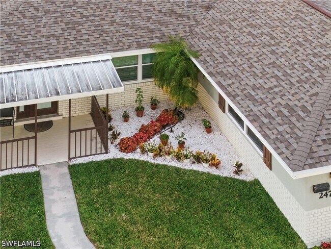 Building Photo - 2473 Poinciana St