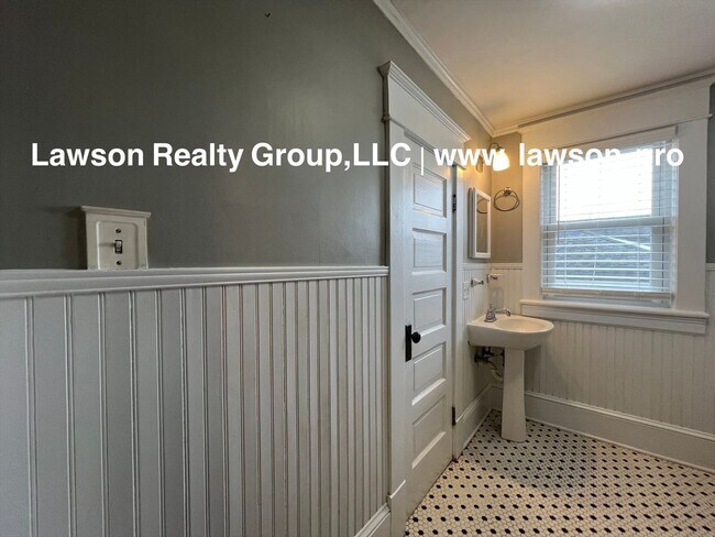 Building Photo - Heart of Grandin Court- Location, Location, Location!