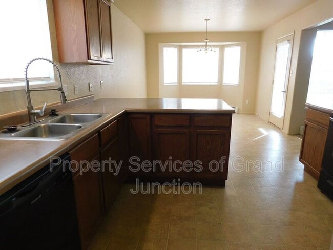 Building Photo - 428 Jornada St