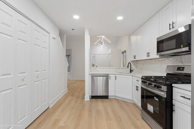 Building Photo - 372 Windsong Ct