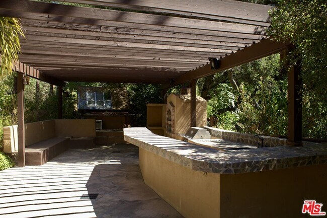 Building Photo - 1578 Topanga Skyline Dr