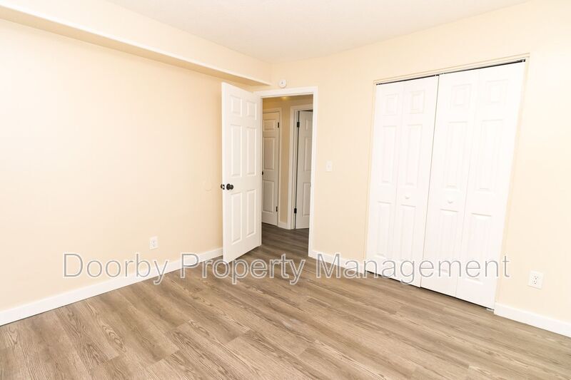 Building Photo - 2425 Ashmore Ave