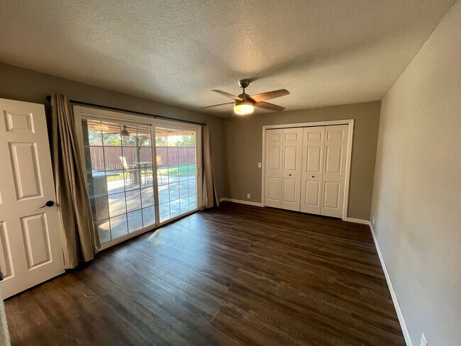 Building Photo - Well maintained single story on over half an acre lot!