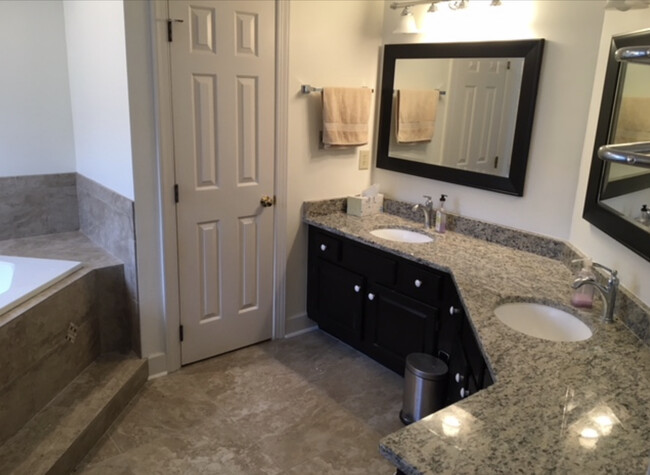 Building Photo - 4108 Landfall Ct