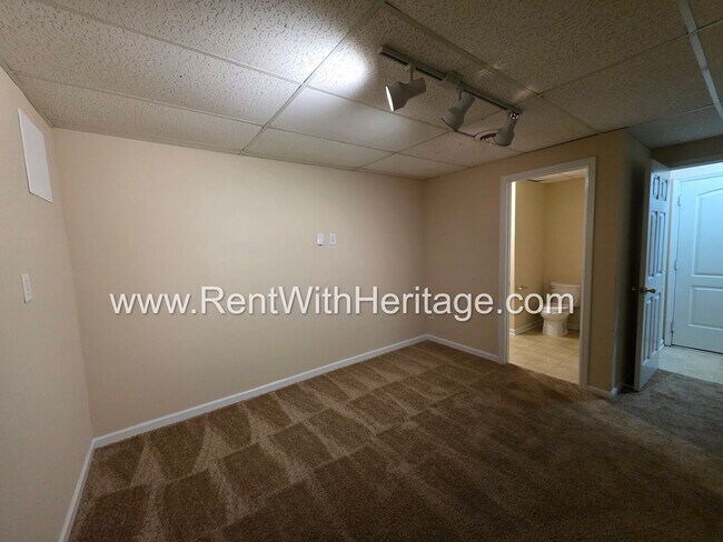 Building Photo - 6322 Hillview Ln