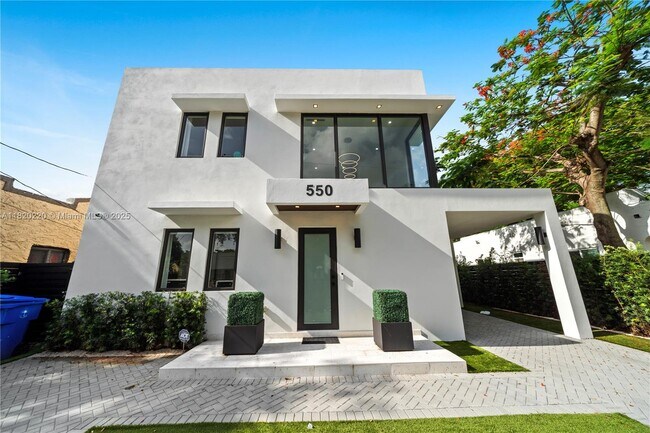 Building Photo - 550 NW 42nd St
