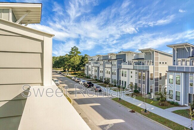 Building Photo - 4565 Mixson Ave