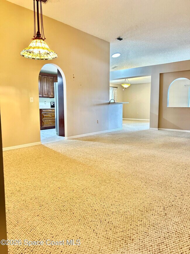 Building Photo - 3865 La Flor Dr