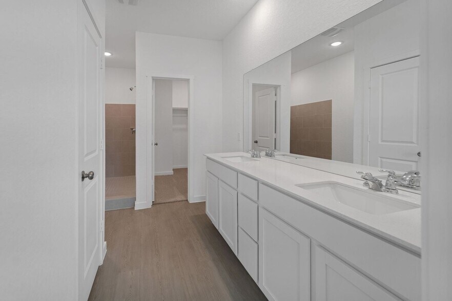 Building Photo - 2381 Avalon