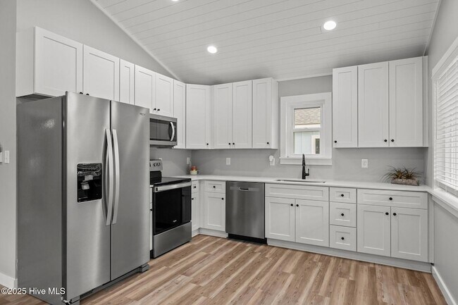 Building Photo - 163 Long Pond Lp