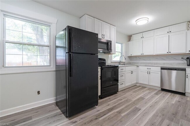 Building Photo - 314 Mohican Dr