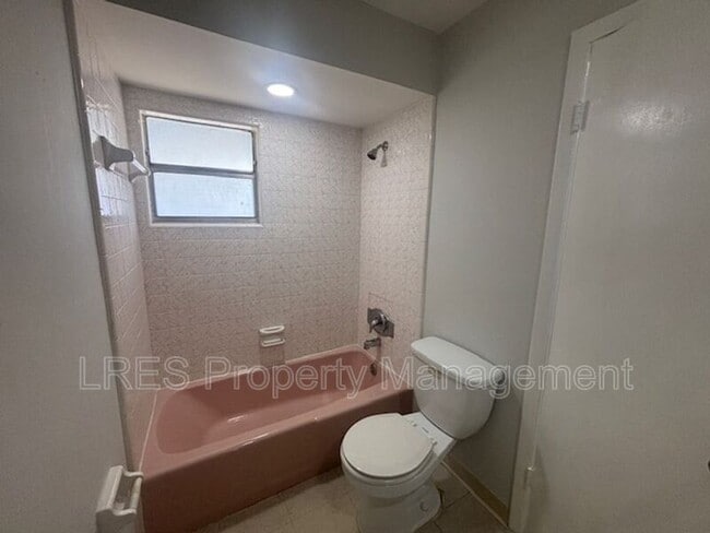 Building Photo - 1031 Columbia Ave