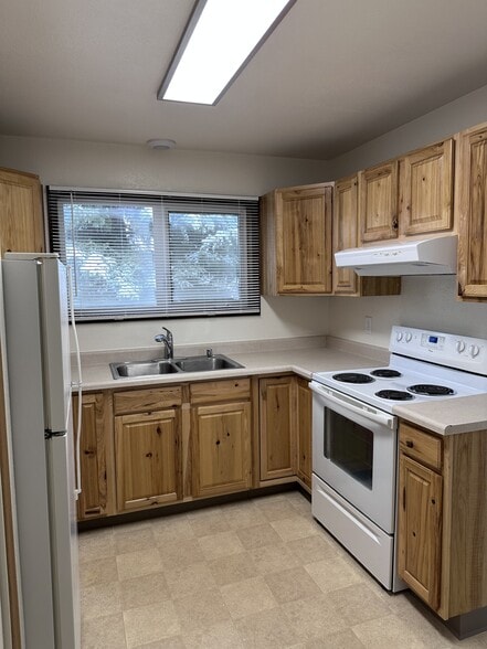 Building Photo - 1546 Turner St