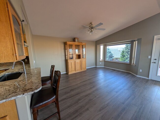 Building Photo - Gorgeous 3 Bedroom 2 Bath Condo - Deck with a View!