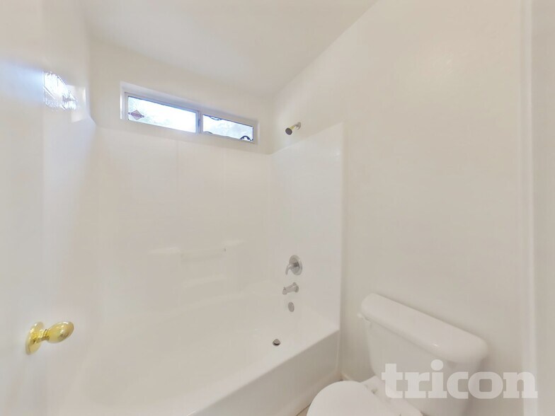 Building Photo - 5521 N 103rd Dr