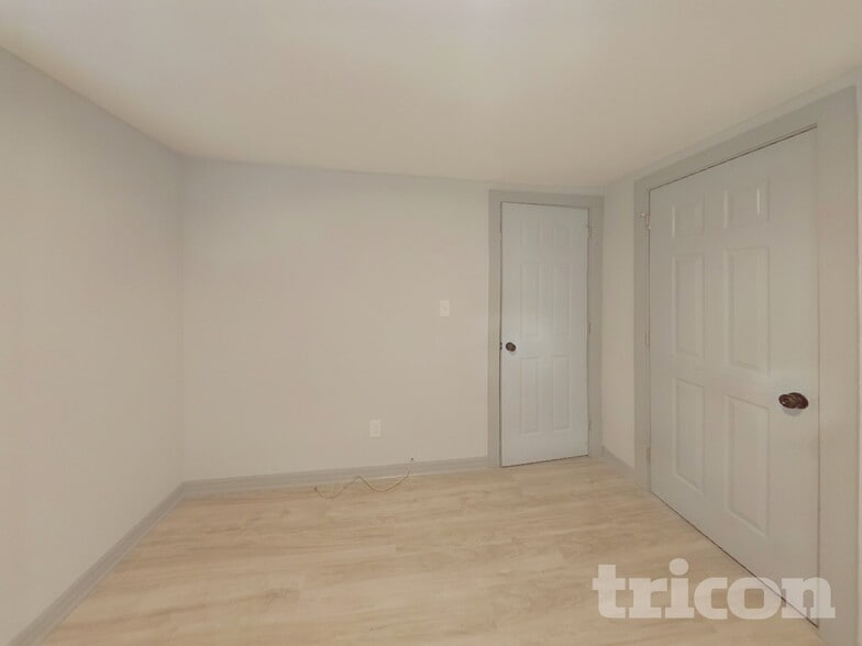 Building Photo - 11 Swan Dr