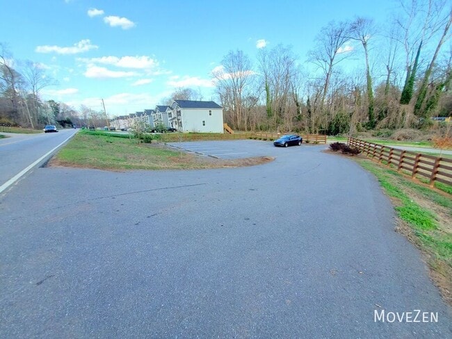 Building Photo - 277 Vanderbilt Rd