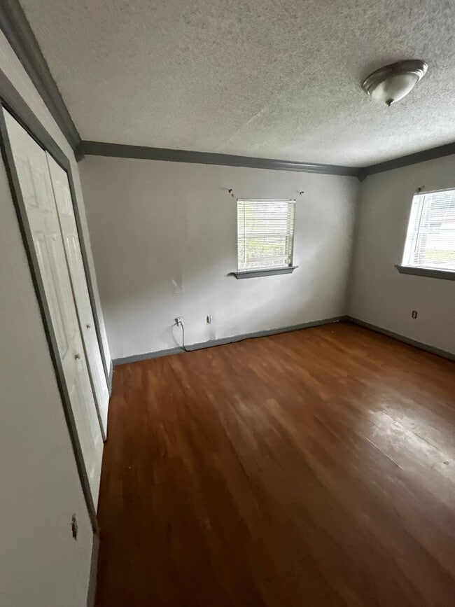 Building Photo - 2055 Eaton St