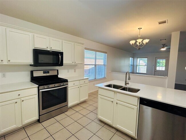 Building Photo - 600 McCarthur Dr