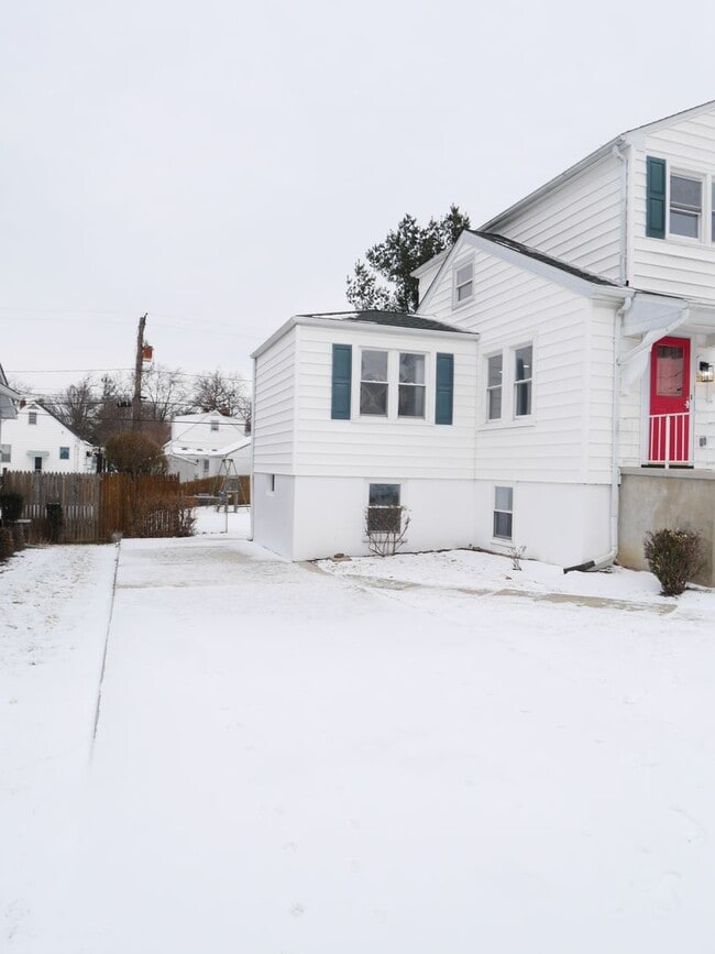 Building Photo - Modern Comfort Meets Prime Location: 3-Bedroom, 4-Bathroom Gem in Parkville, MD!