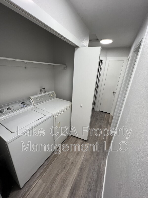 Building Photo - 1099 Woolsey Dr