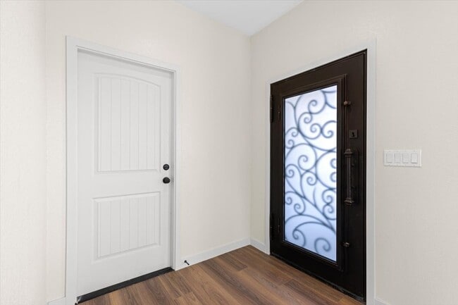 Building Photo - 10154 Joshua Blvd