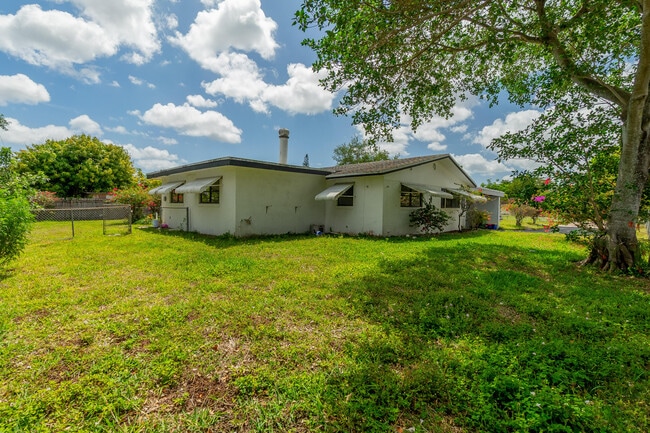 Building Photo - 4375 Forest Ln