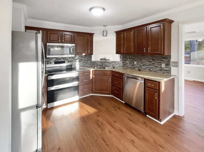 Building Photo - 2305 Whispering Pines Dr