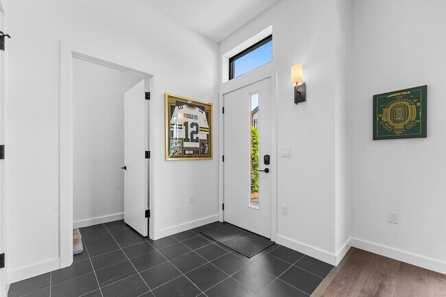 Building Photo - 1071 Brookwood Dr