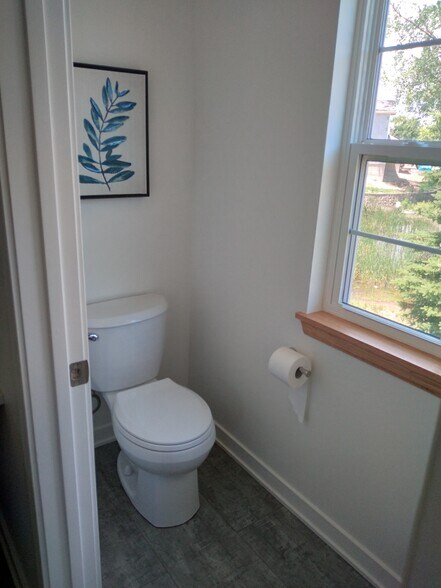 Building Photo - 2731 Pond Dr